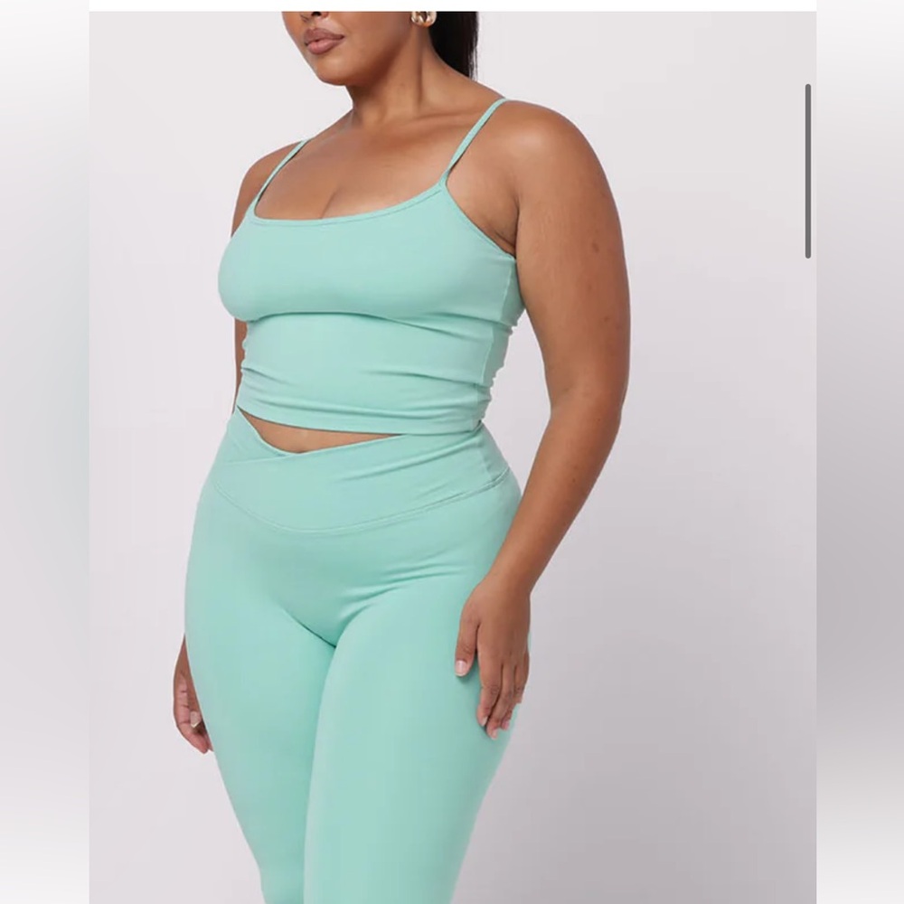 Saski Aquamarine Tank  M